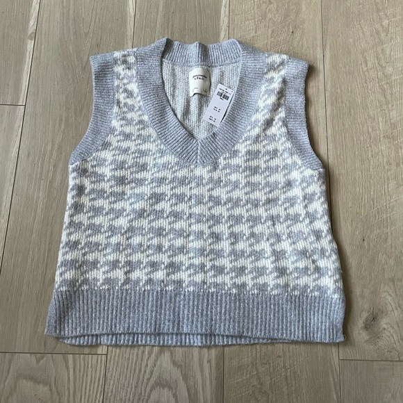 NEW Abercrombie and Fitch Houndstooth Vest brand new with tags in gray NWT - Picture 7 of 10